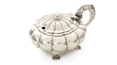 Lot 114 - A George IV silver mustard pot