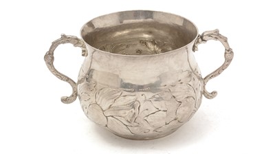 Lot 195 - A Charles II small silver porringer