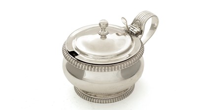 Lot 119 - A George III silver mustard pot
