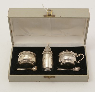 Lot 30 - A late-20th century Irish silver condiment set