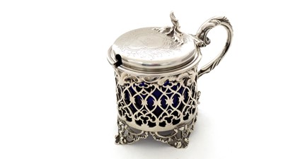Lot 121 - A Victorian silver mustard pot