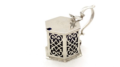 Lot 122 - A Victorian silver mustard pot