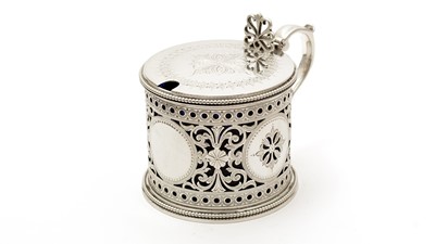 Lot 123 - A Victorian silver mustard pot
