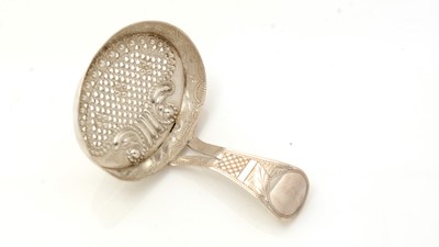 Lot 362 - A George III silver caddy spoon