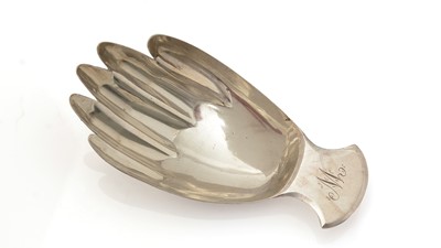 Lot 370 - A George III silver caddy spoon