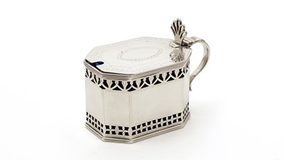 Lot 127 - A George III silver North Country provincial mustard pot