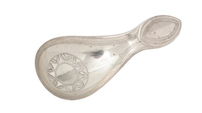 Lot 378 - A George III silver caddy spoon