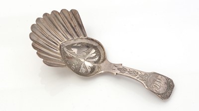 Lot 388 - A William IV silver caddy spoon with a heart-shaped bowl