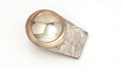 Lot 400 - An Elizabeth II silver caddy spoon or scoop