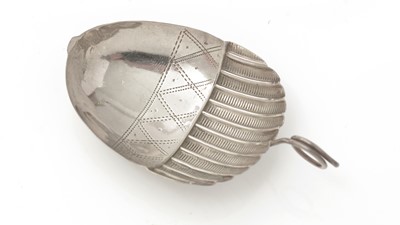 Lot 405 - A George III silver caddy spoon