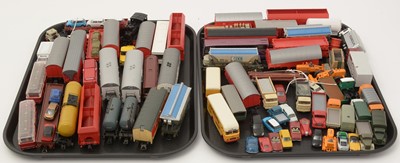 Lot 155 - Unboxed model railway items