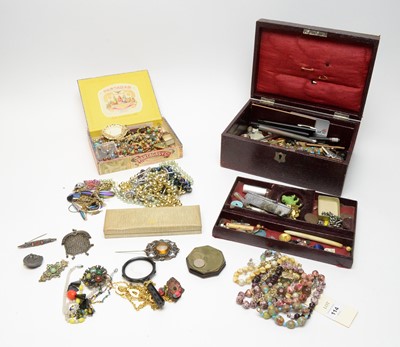 Lot 114 - A collection of vintage costume jewellery and accessories