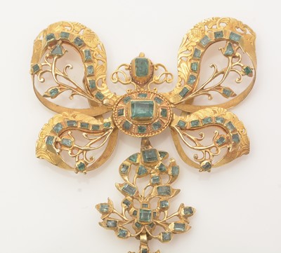 Lot 691 - An 18th Century Spanish emerald and high-carat gold pendant