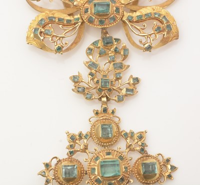 Lot 691 - An 18th Century Spanish emerald and high-carat gold pendant