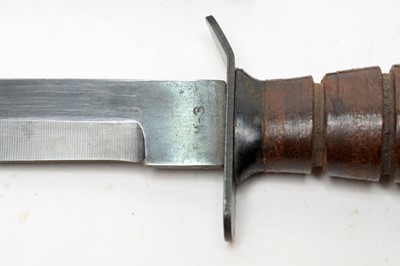 Lot 1093 - A US Mk3 style trench knife