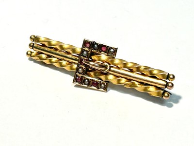 Lot 148 - A Victorian yellow metal bar brooch and a pair of cufflinks