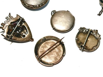 Lot 153 - A collection of brooches; and other items
