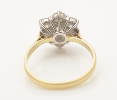 Lot 608 - A diamond cluster ring