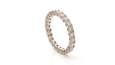 Lot 610 - A diamond eternity ring