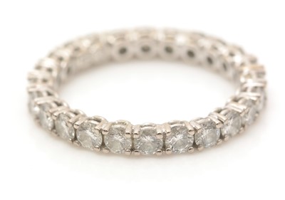 Lot 610 - A diamond eternity ring