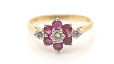 Lot 611 - A ruby and diamond ring