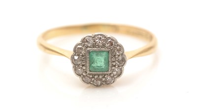 Lot 612 - An emerald and diamond cluster ring