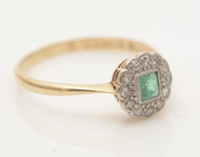 Lot 612 - An emerald and diamond cluster ring