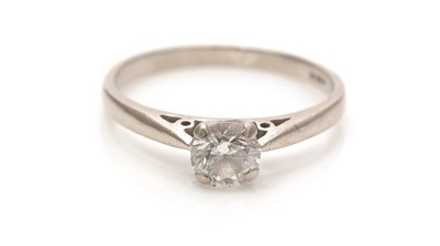 Lot 617 - A single stone solitaire diamond ring