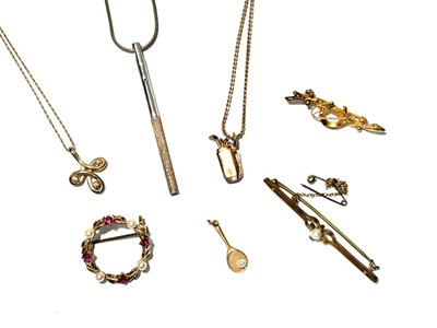 Lot 158 - A selection of gold jewellery