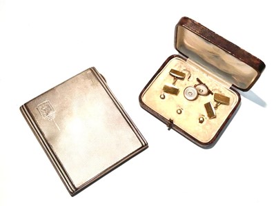 Lot 125 - A pair of 18ct yellow gold cufflinks, and other items