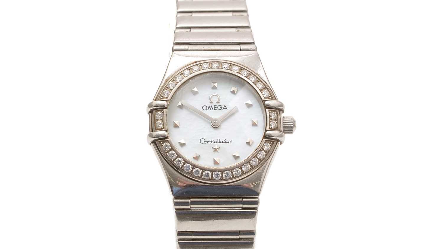 Lot 544 - Omega Constellation: a quartz ladies cocktail watch