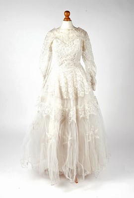 Lot 550 - A 1950s lace wedding dress