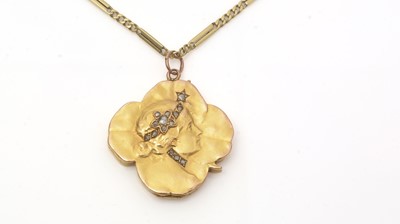Lot 625 - A late 19th Century Art Nouveau yellow gold locket pendant