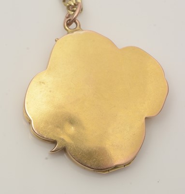 Lot 625 - A late 19th Century Art Nouveau yellow gold locket pendant