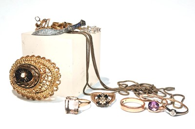 Lot 109 - A selection of rings and other jewellery