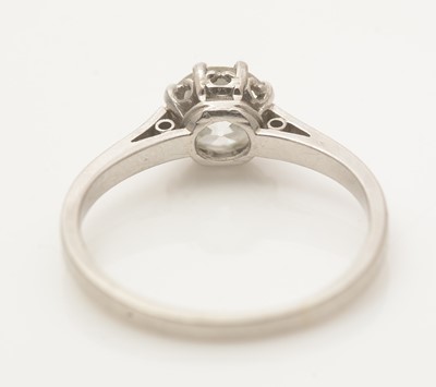 Lot 632 - A single stone solitaire diamond ring