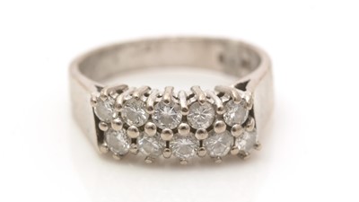 Lot 637 - A ten stone diamond ring
