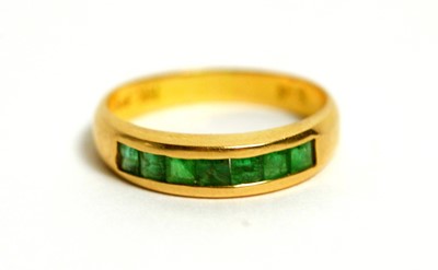 Lot 118 - An emerald ring