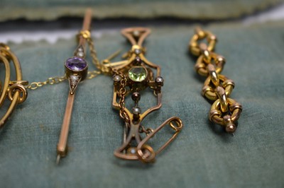 Lot 146 - A selection of mainly Edwardian brooches