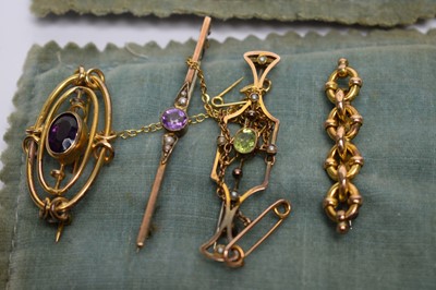 Lot 146 - A selection of mainly Edwardian brooches