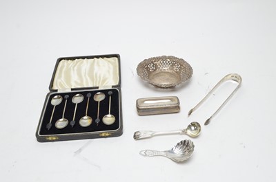 Lot 98 - A selection of silver items