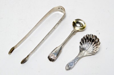 Lot 98 - A selection of silver items