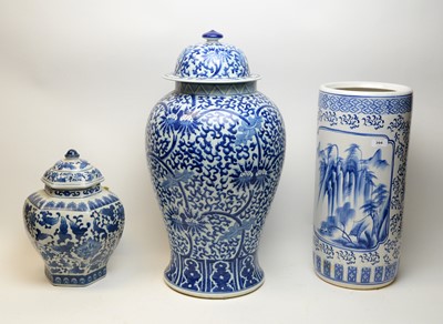 Lot 394 - A Chinese blue and white vase with cover, of large proportions