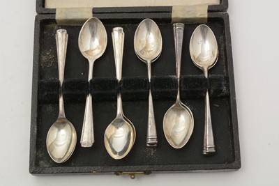 Lot 10 - A mixed lot of silver