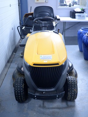 Lot 385 - A Stiga Estate 7122 HWS lawn mower