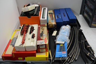 Lot 354 - A collection of 00-Gauge model railway locomotives