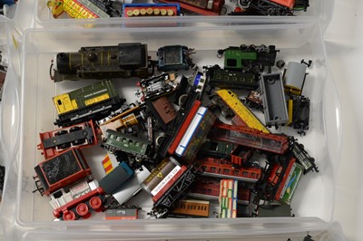 Lot 356 - A collection of model railway rolling stock