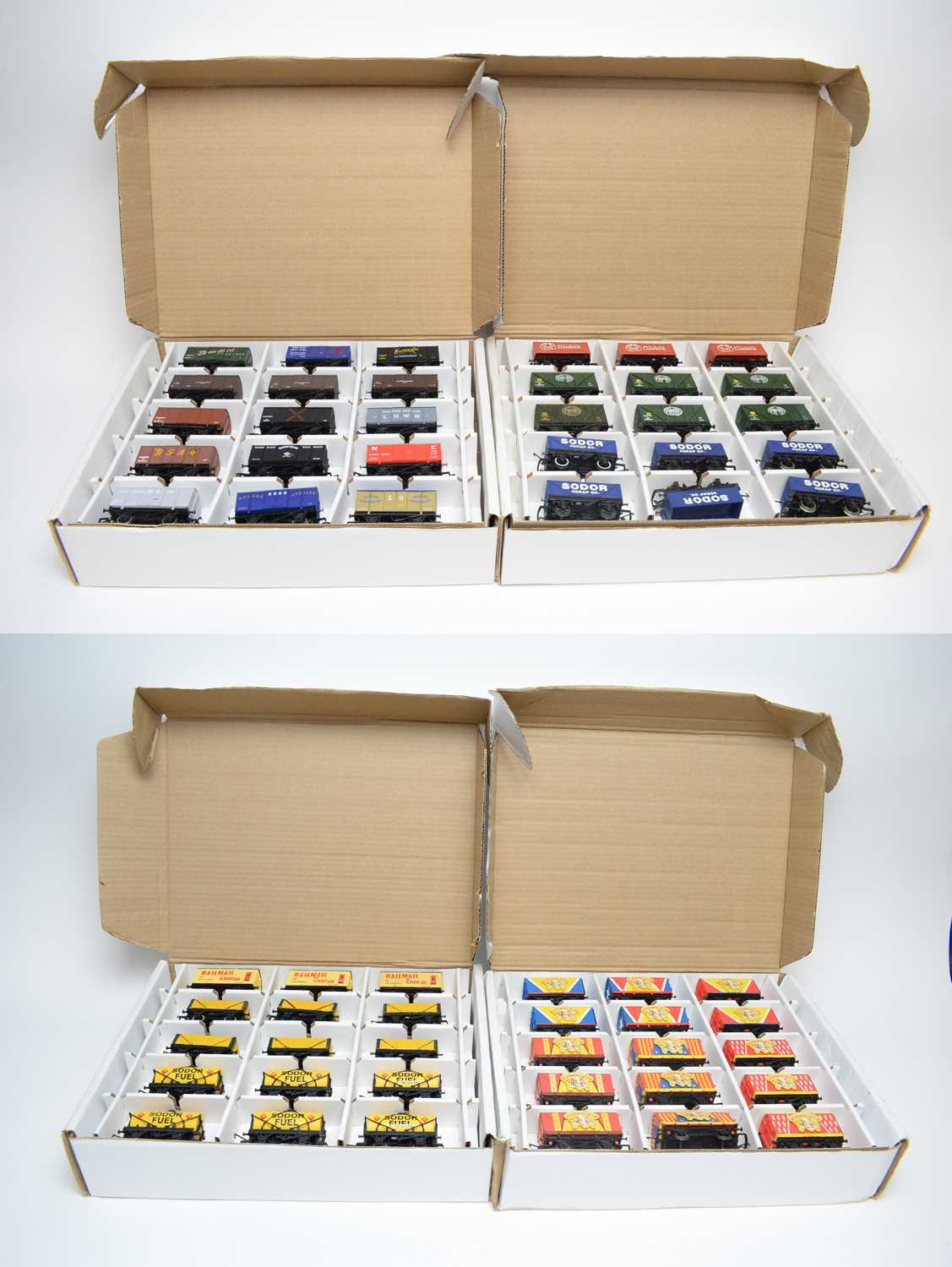 Lot 374 - A collection of 00-Gauge rolling stock