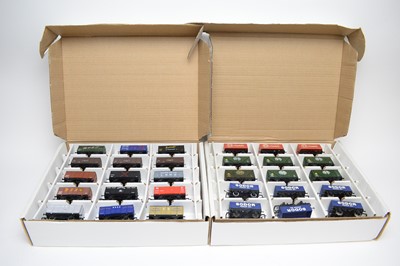 Lot 374 - A collection of 00-Gauge rolling stock