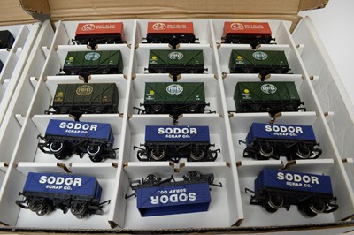 Lot 374 - A collection of 00-Gauge rolling stock